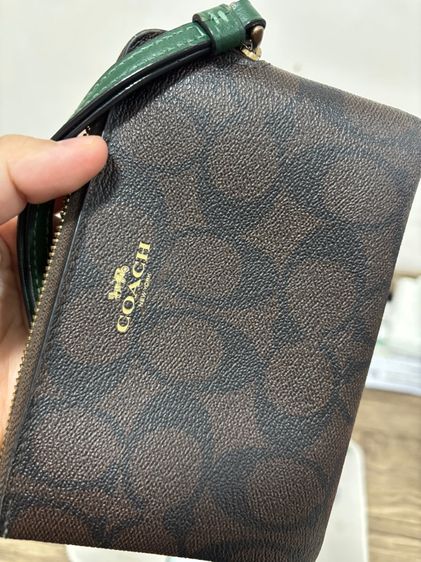 กระเป๋าคล้องมือ coach รูปที่ 2