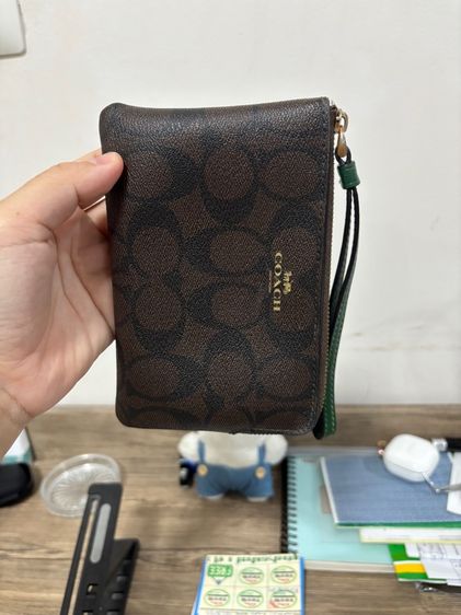 กระเป๋าคล้องมือ coach รูปที่ 6