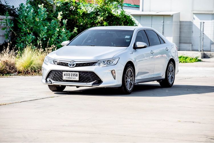 รถ Toyota Camry 2.5 Hybrid สี เทา