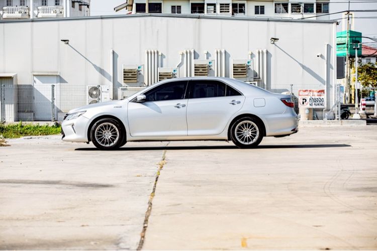 Toyota Camry 2017 2.5 Hybrid Sedan ไฮบริด เกียร์อัตโนมัติ เทา รูปที่ 3