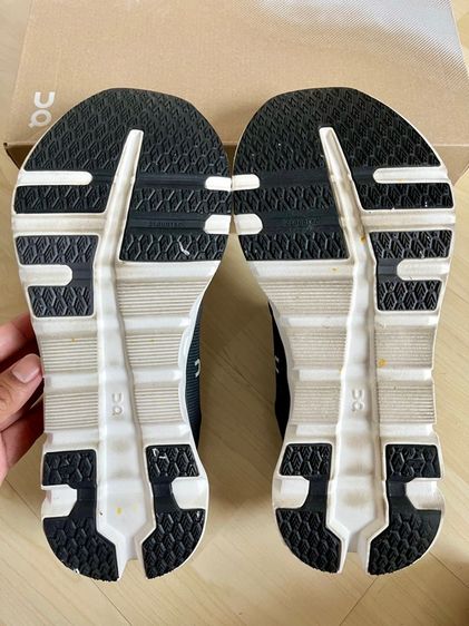 รองเท้าวิ่ง รูปที่ 10