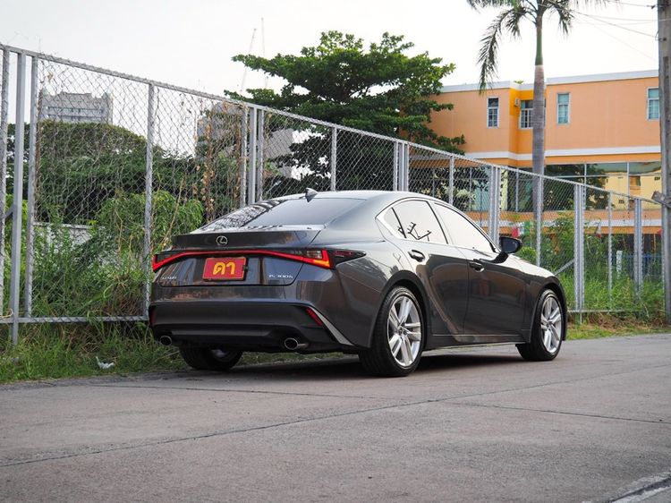 Lexus IS300h 2023 2.5 Luxury Sedan ไฮบริด ไม่ติดแก๊ส เกียร์อัตโนมัติ เทา รูปที่ 3