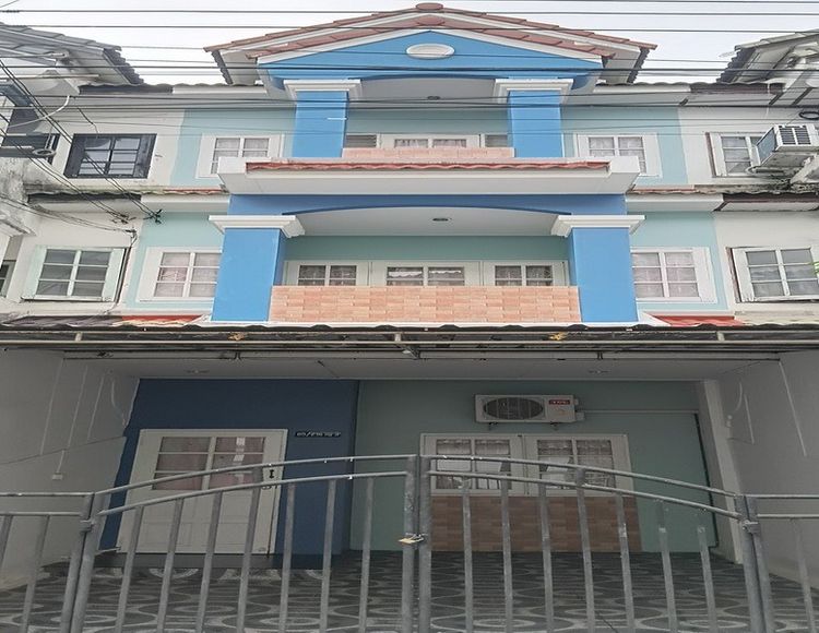 ขายหมู่บ้านหงส์ประยูรใกล้ถนนรัตนาธิเบศสถานีรถไฟฟ้าแยกบางพลูเลี้ยวมาทางตลาดบางบัวทอง 5 ห้องนอน 3 ชั้น 21ตารางวา  