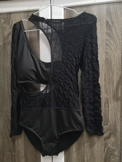 ชุดว่ายน้ำสีดำ