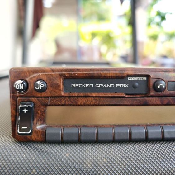 วิทยุติดรถยนต์วินเทจยี่ห้อ Becker ใช้งานได้ปกติ ทั้งเทป ทั้งวิทยุ รุ่นคลาสสิกที่นิยมใช้รถยนต์ Mercedes-Benz รุ่นเก่า ผลิตในประเทศเยอรมนี รูปที่ 2