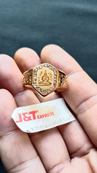 พ่อโสธร18kตอกใต้ท้องแหวนเป็นพระพุทธรูปคู่บ้านเมืองมาช้านานใครไปขอพรต่างประสบความสำเร็จทุกประการ