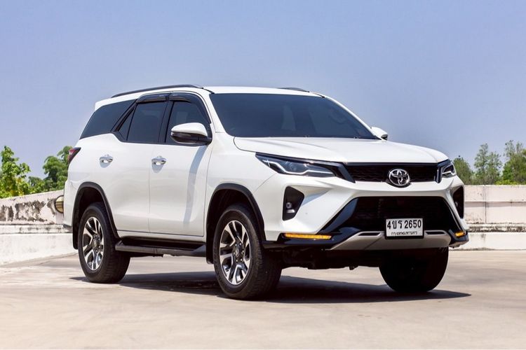Toyota Fortuner 2023 2.4 Leader G Utility-car ดีเซล ไม่ติดแก๊ส เกียร์อัตโนมัติ ขาว รูปที่ 3