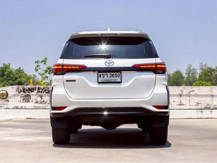 Toyota Fortuner 2023 2.4 Leader G Utility-car ดีเซล ไม่ติดแก๊ส เกียร์อัตโนมัติ ขาว รูปที่ 2
