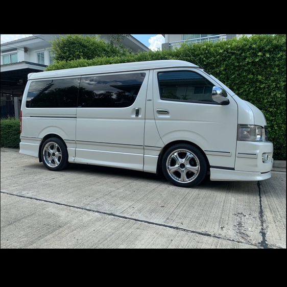รถ Toyota Ventury 2.7 G สี ขาว