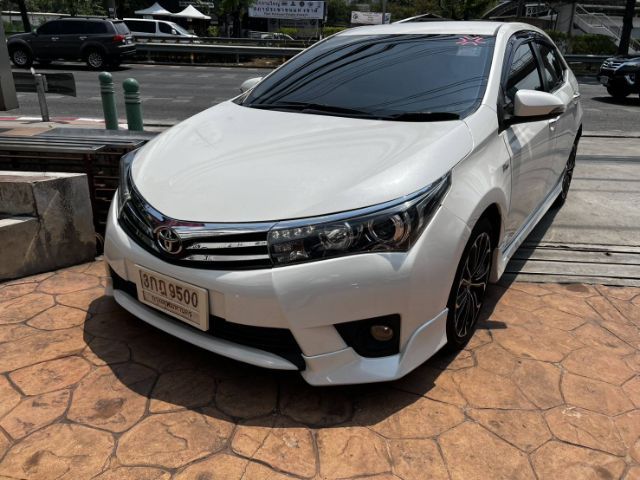 รถ Toyota Altis 1.8 Esport สี ขาว