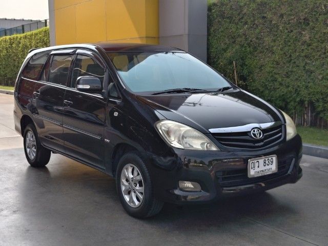 รถ Toyota Innova 2.0 G สี ดำ