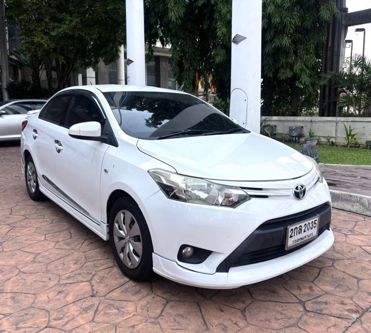 รถ Toyota Vios 1.5 E สี ขาว