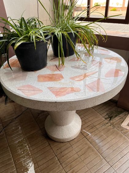 โต๊ะม้าหิน