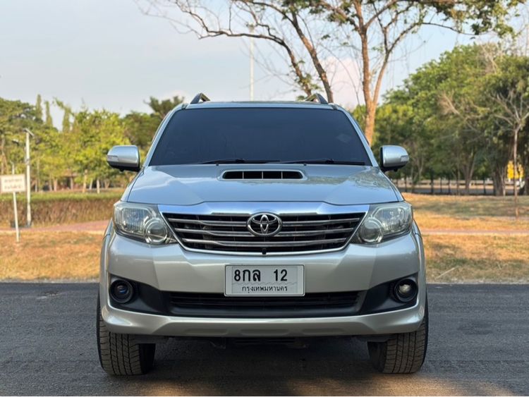 รถ Toyota Fortuner 3.0 V 2WD Champ Midnight Shine สี เทา
