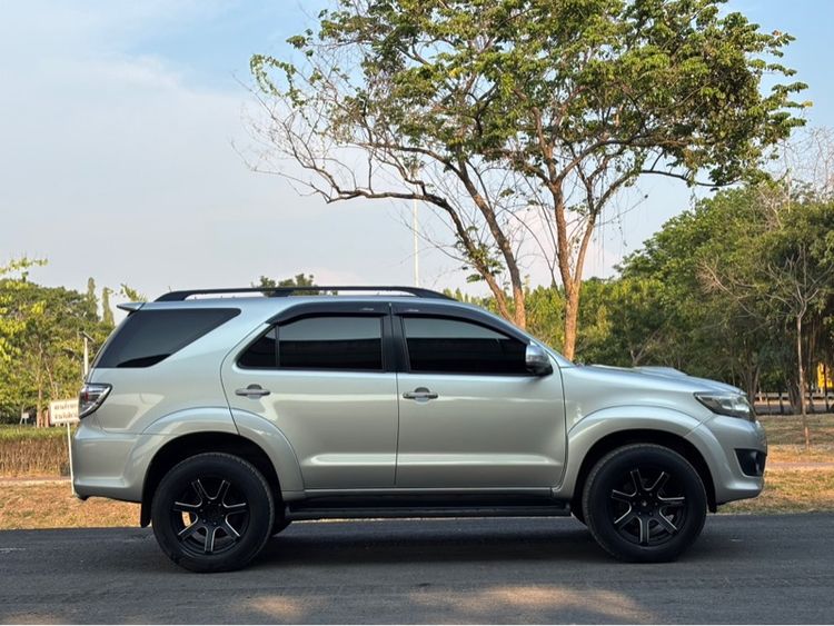 Toyota Fortuner 2013 3.0 V 2WD Champ Midnight Shine Utility-car ดีเซล ไม่ติดแก๊ส เกียร์อัตโนมัติ เทา รูปที่ 4