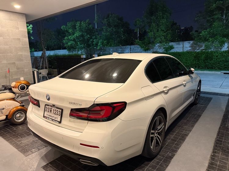 BMW Series 5 2022 530e Sedan ปลั๊กอินไฮบริด (PHEV) ไม่ติดแก๊ส เกียร์อัตโนมัติ ขาว รูปที่ 4