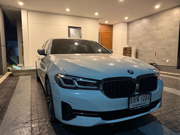 BMW Series 5 2022 530e Sedan ปลั๊กอินไฮบริด (PHEV) ไม่ติดแก๊ส เกียร์อัตโนมัติ ขาว รูปที่ 3