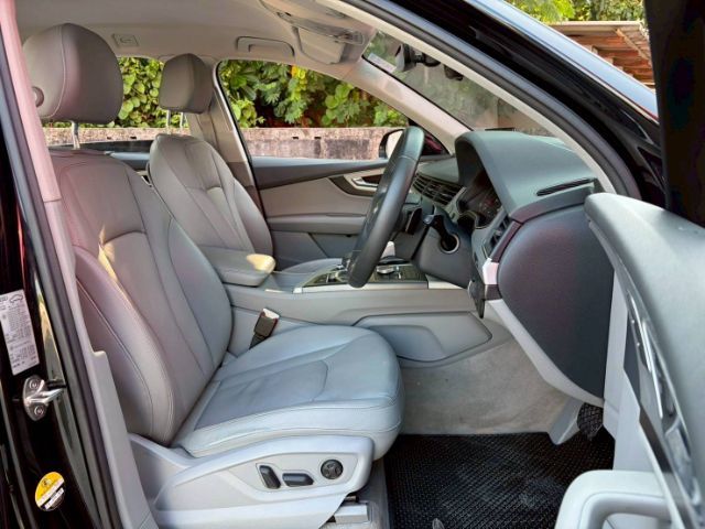 รถ Audi Audi Q7  3.0 TFSI Quattro S Line 4WD สี ดำ