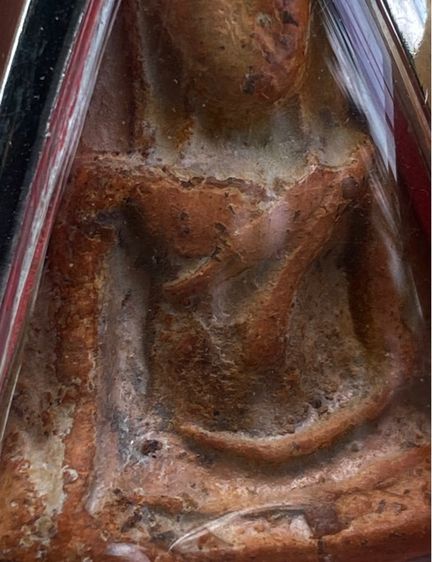 พระนางพญาเนื้อดิน พร้อมเลี่ยมกรอบเก่า รูปที่ 6