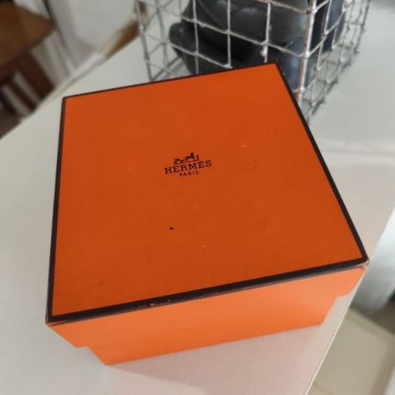อื่นๆ กล่องใส่นาฬิกา hermes มือสองตามสภาพเก่าเก็บขอคนรับได้