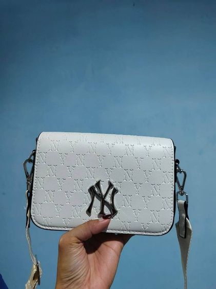 กระเป๋าสะพายข้างจากแบรนด์ MLB รูปที่ 2