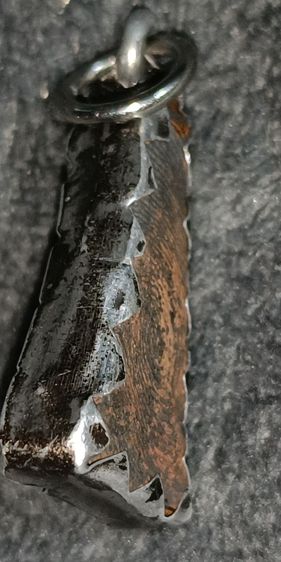 พระผงสุพรรณ พิมหน้าแก่นิยม พร้อมเลี้ยมเงินเก่า รูปที่ 5