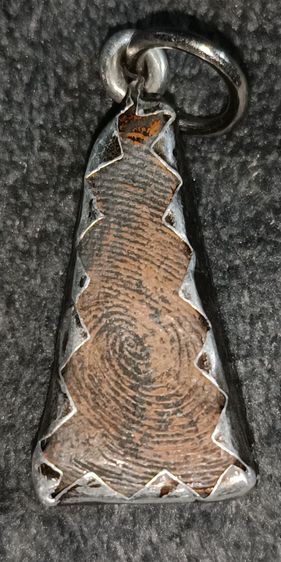 พระผงสุพรรณ พิมหน้าแก่นิยม พร้อมเลี้ยมเงินเก่า รูปที่ 4