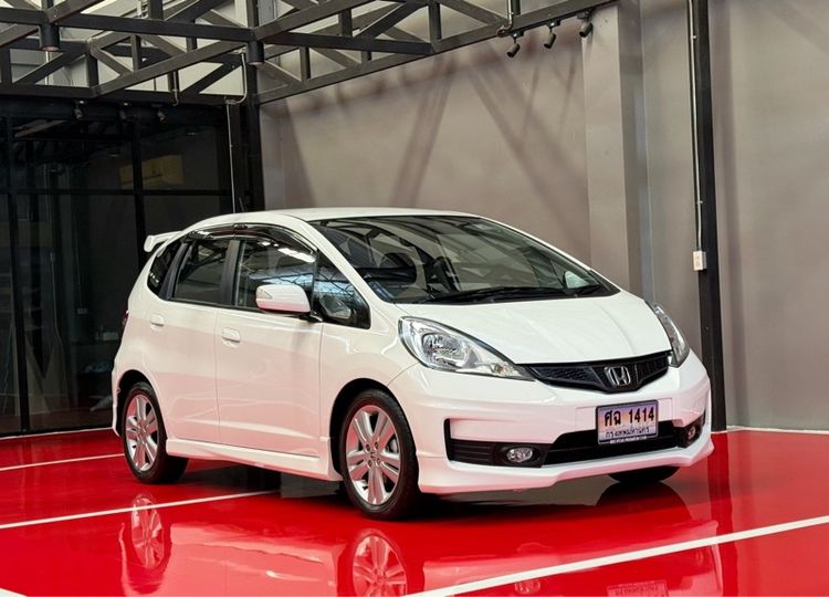 รถ Honda Jazz 1.5 SV i-VTEC สี ขาว