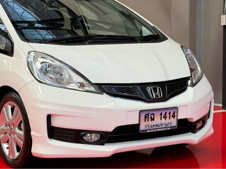 Honda Jazz 2013 1.5 SV i-VTEC Sedan เบนซิน ไม่ติดแก๊ส เกียร์อัตโนมัติ ขาว รูปที่ 4