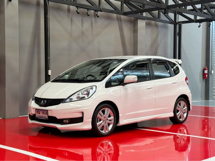 Honda Jazz 2013 1.5 SV i-VTEC Sedan เบนซิน ไม่ติดแก๊ส เกียร์อัตโนมัติ ขาว รูปที่ 3