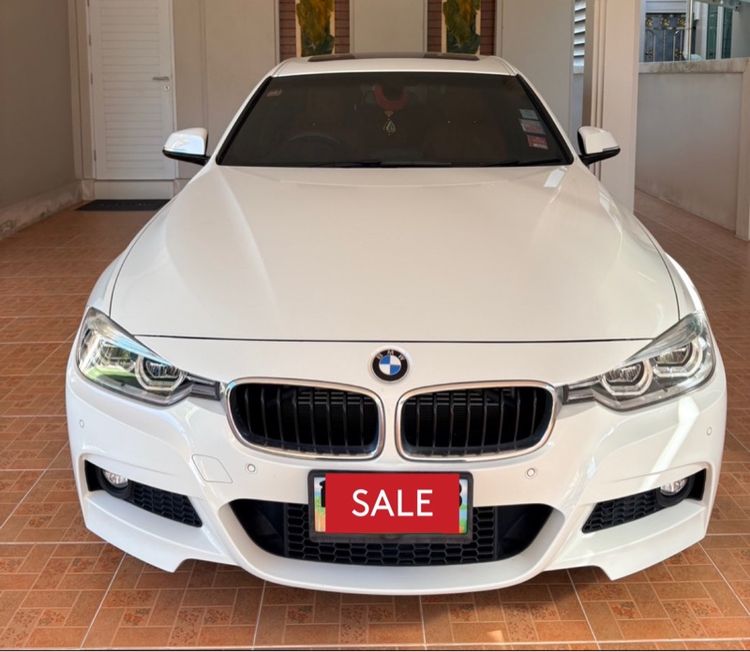รถ BMW Series 3 330e สี ขาว