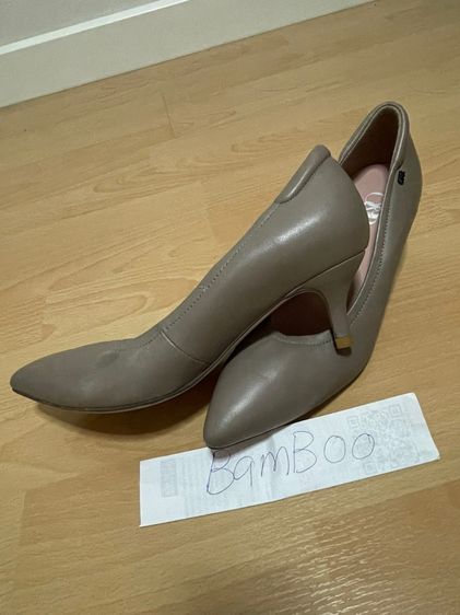 O n B ส้นสูง