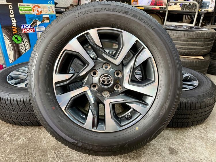 18" ล้อแม็ก TOYOTA LEADER ขอบ 18”  ยาง DUNLOP 265-60R18 ปี 26  สีเส้นตุ่มหน้ายางยังอยู่