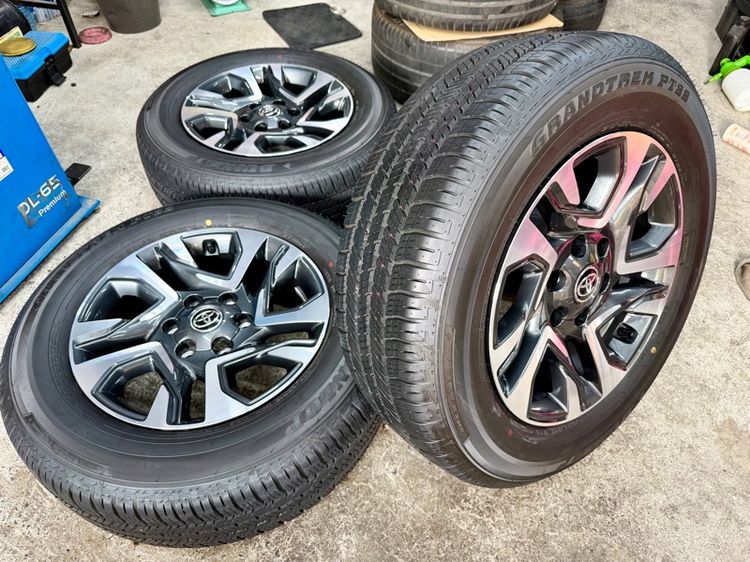 ล้อแม็ก TOYOTA LEADER ขอบ 18”  ยาง DUNLOP 265-60R18 ปี 26  สีเส้นตุ่มหน้ายางยังอยู่ รูปที่ 2