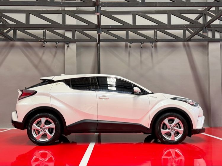Toyota C-HR 2019 1.8 HV Hi Utility-car ไฮบริด ไม่ติดแก๊ส เกียร์อัตโนมัติ ขาว รูปที่ 2