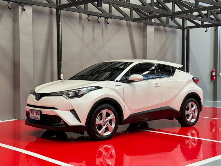 Toyota C-HR 2019 1.8 HV Hi Utility-car ไฮบริด ไม่ติดแก๊ส เกียร์อัตโนมัติ ขาว รูปที่ 4