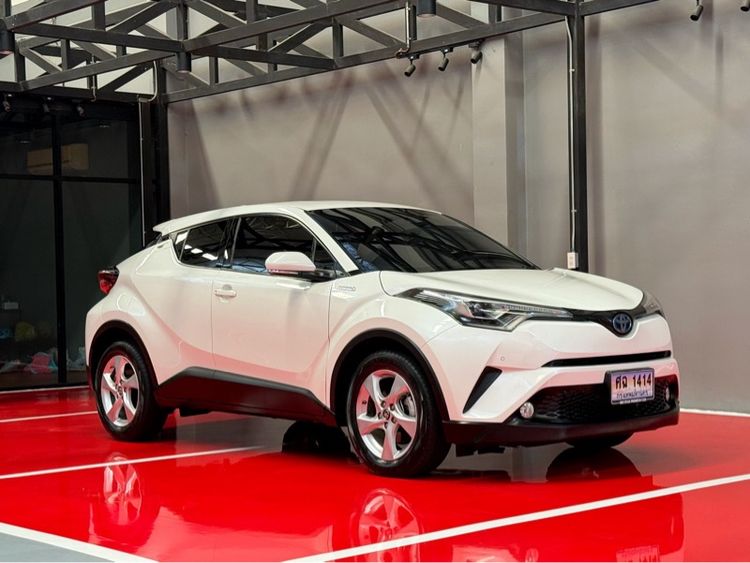 Toyota C-HR 2019 1.8 HV Hi Utility-car ไฮบริด ไม่ติดแก๊ส เกียร์อัตโนมัติ ขาว