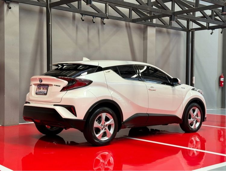 Toyota C-HR 2019 1.8 HV Hi Utility-car ไฮบริด ไม่ติดแก๊ส เกียร์อัตโนมัติ ขาว รูปที่ 3