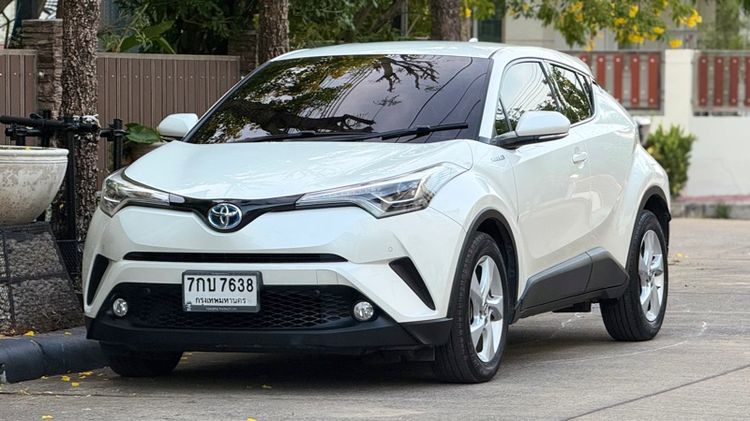 Toyota C-HR 2018 1.8 Hybrid Mid Sedan ไฮบริด ไม่ติดแก๊ส เกียร์อัตโนมัติ ขาว รูปที่ 3