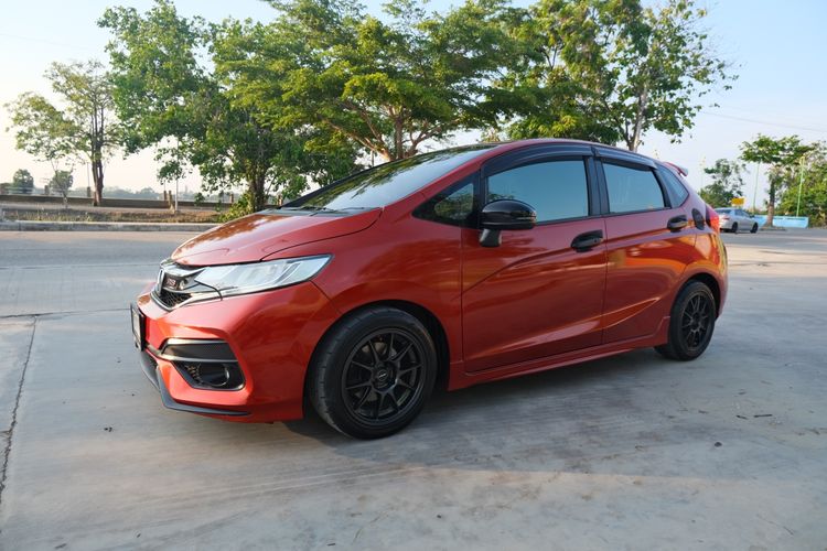 Honda Jazz 2019 1.5 RS i-VTEC Sedan เบนซิน ไม่ติดแก๊ส เกียร์อัตโนมัติ ส้ม รูปที่ 3