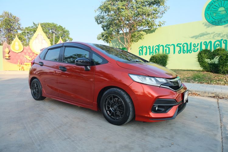 รถ Honda Jazz 1.5 RS i-VTEC สี ส้ม