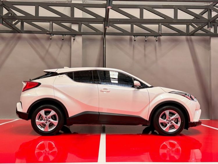 Toyota C-HR 2019 1.8 Mid Utility-car เบนซิน ไม่ติดแก๊ส เกียร์อัตโนมัติ ขาว รูปที่ 2