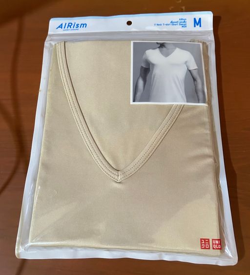 เสื้อยืด Uniqlo รุ่น AIRism ขนาดเบอร์ M ผู้ชาย คอวี มี 2 แบบ 