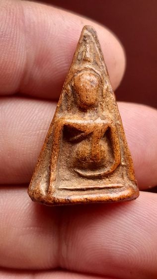 พระนางพญาเข่าตรง รูปที่ 3