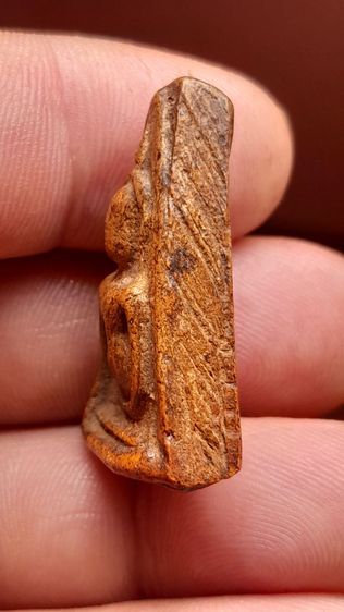 พระนางพญาเข่าตรง รูปที่ 4