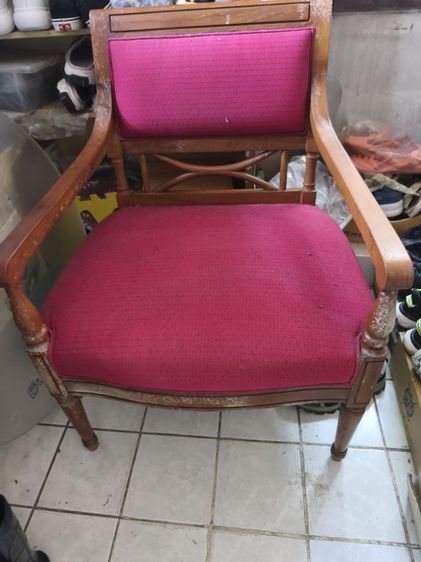 เก้าอี้ไม้เก่า