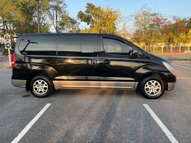 Hyundai H-1  2011 2.5 Executive Van ดีเซล ไม่ติดแก๊ส เกียร์อัตโนมัติ ดำ รูปที่ 2