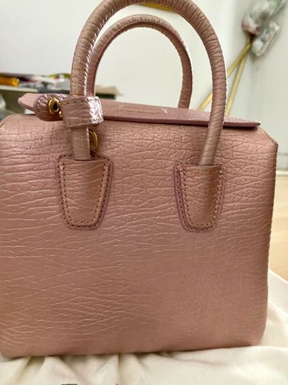 กระเป๋าสะพาย MCM แท้ ชมพูมุก หมุดทอง สวย ส่งฟรี   รูปที่ 4