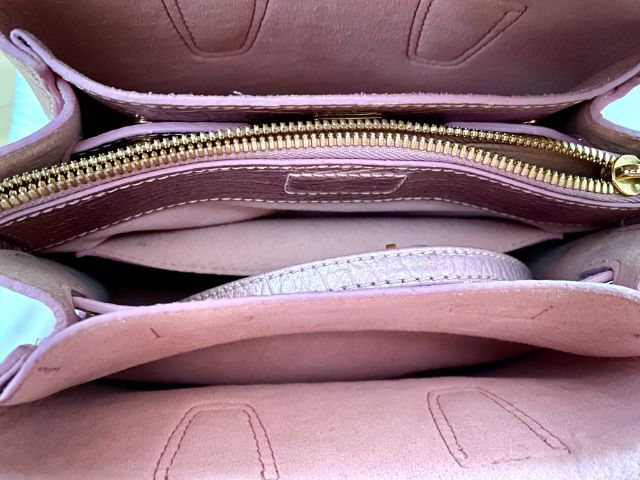 กระเป๋าสะพาย MCM แท้ ชมพูมุก หมุดทอง สวย ส่งฟรี   รูปที่ 2