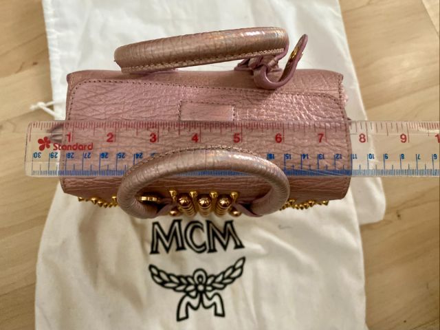 กระเป๋าสะพาย MCM แท้ ชมพูมุก หมุดทอง สวย ส่งฟรี   รูปที่ 5